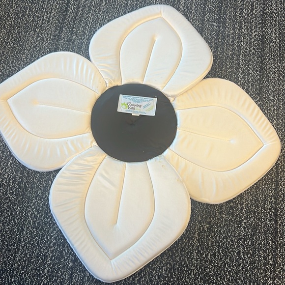 Blooming Bath Lotus for baby bath - Picture 3 of 10